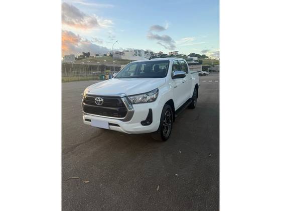 TOYOTA HILUX 2.8 D-4D TURBO DIESEL CD SRV 4X4 AUTOMÁTICO TOYOTA HILUX 2.8 D-4D TURBO DIESEL CD SRV 4X4 AUTOMÁTICO